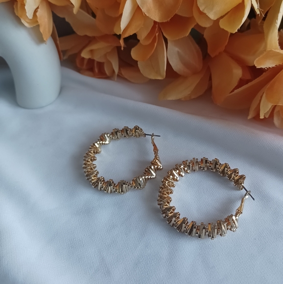 Chunky Spiral Hoops - Picture 14 of 17